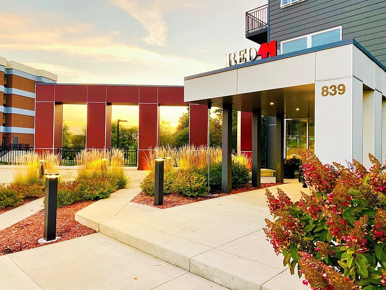 Red44 Luxury Apartments | Specials Available — Photo 2