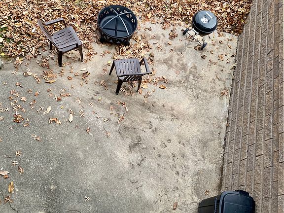 5th image of 844 Riverview Dr