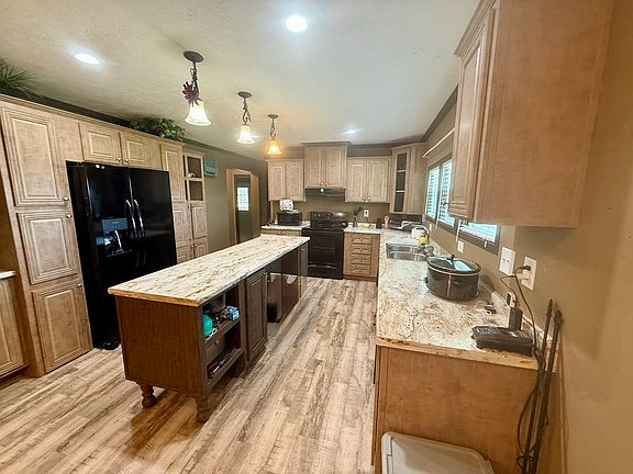 3rd image of 348 Christmas Rd