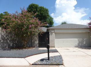 8359 Shadow Wind Dr, Houston, TX 77040