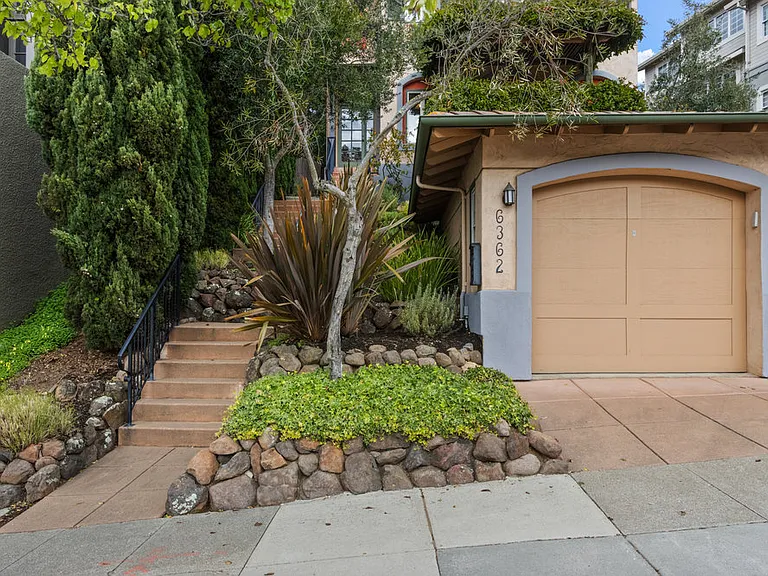 6362 Broadway Ter — Photo 15