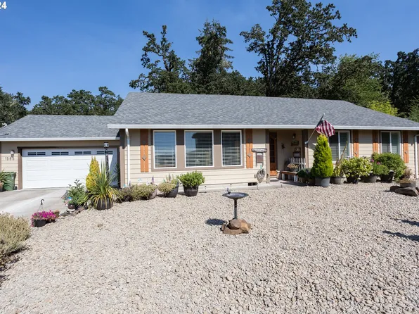 1585 Red Hills Pl, Cottage Grove, OR 97424