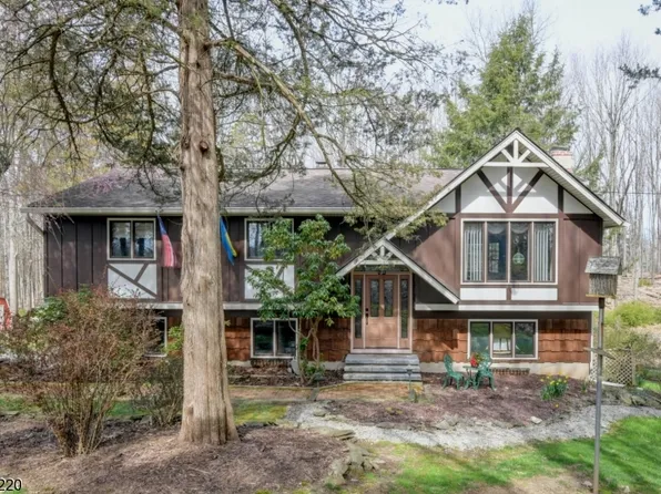125 Crest Rd, Hampton Twp., NJ 07860