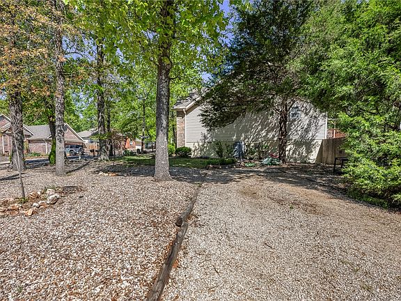4th image of 19 Rillington Dr