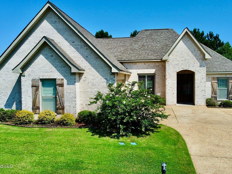1st image of 213 Clubview Cir