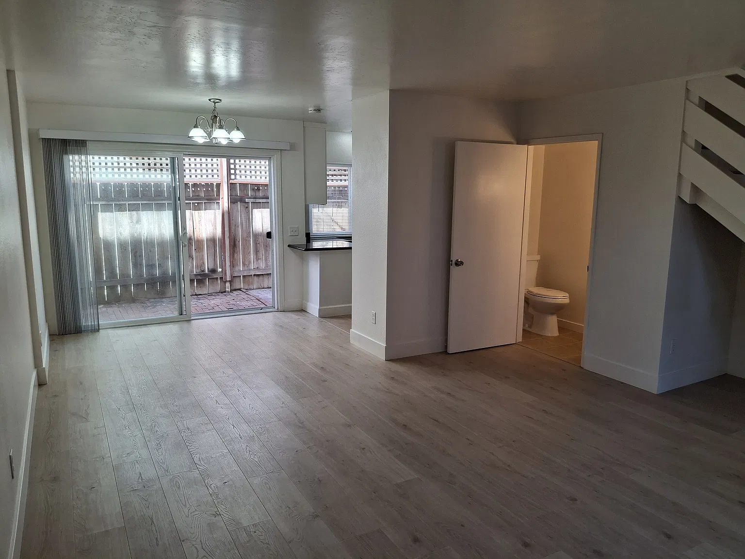 2 bed, 1.5 bath, 940 sqft, $3,420 — Photo 3