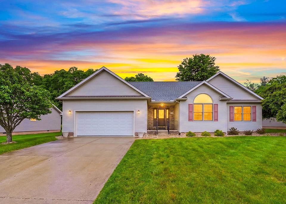 1st image of 886 Golfview Dr