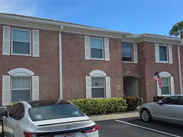 3894 37th St S APT 41, Saint Petersburg, FL 33711