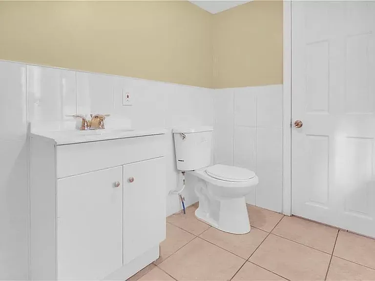 446 W Allen St — Photo 11