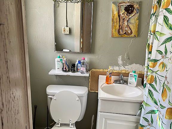 3rd image of 803 S Missouri Ave APT 4