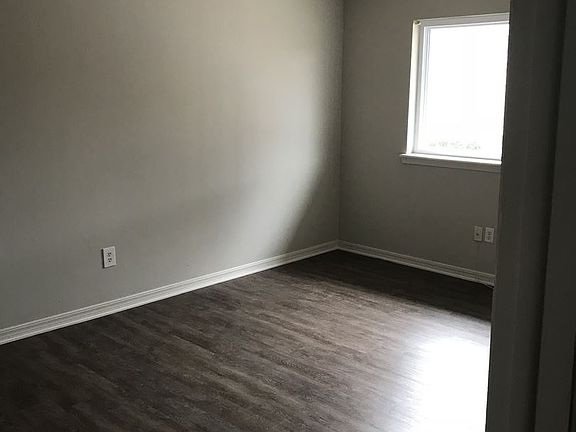 4th image of 1211 N Leverett Ave APT 26