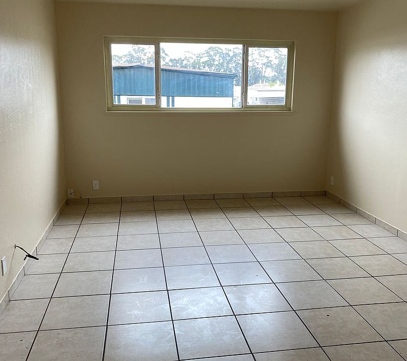 2nd image of 1134 Parkside St #12