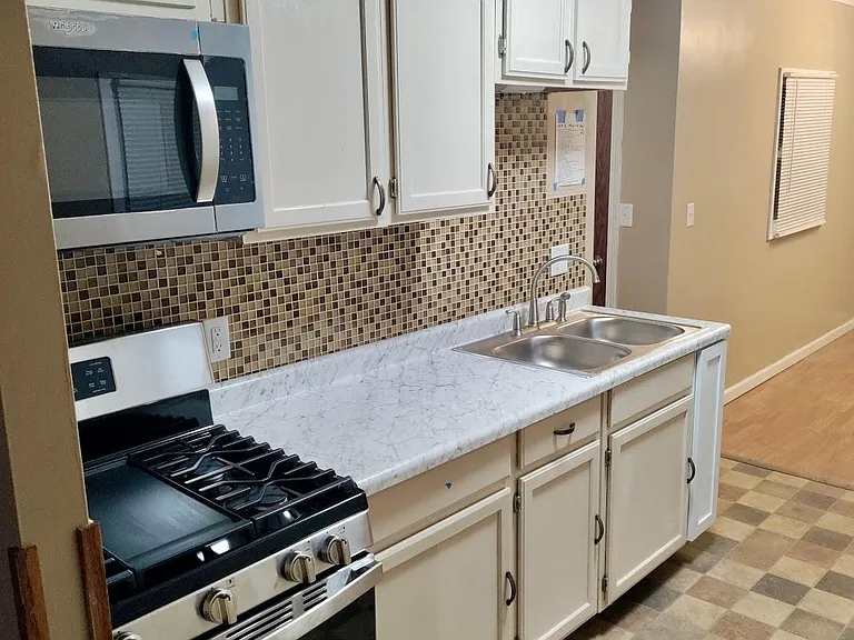 1329 E Main St — Photo 23