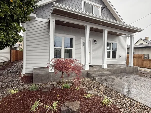 238 Oak St, Florence, OR 97439