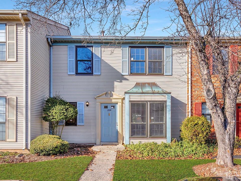 1st image of 229 Hampshire Ct #2229
