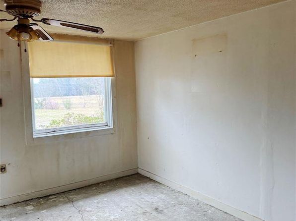 1109 Meadow View Dr, Hartsville, SC 29550