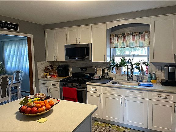 2nd image of 365 Barleau St