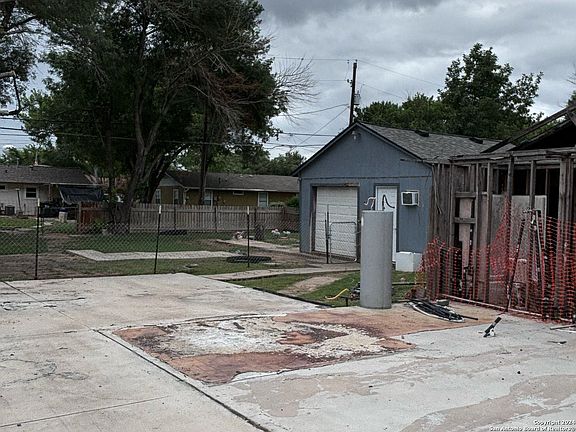 3rd image of 501 Lockwood Drive