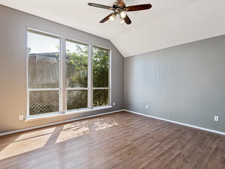 521 Brazos St — Photo 7