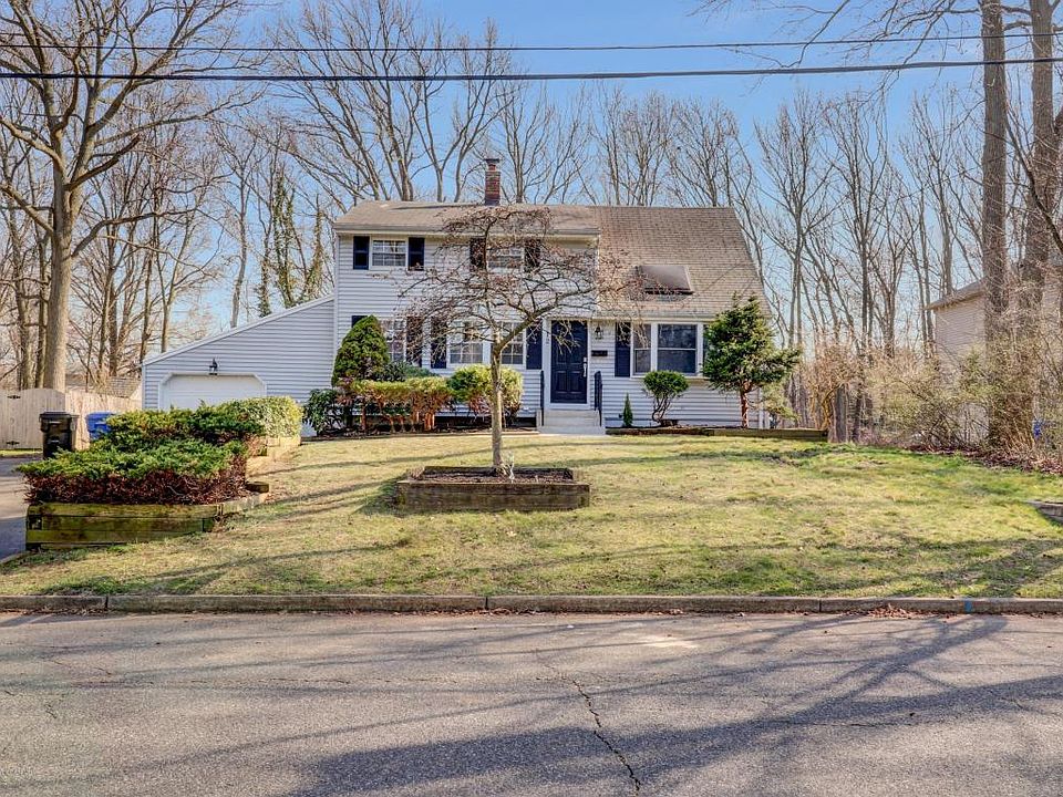 1st image of 12 Maplewood Dr