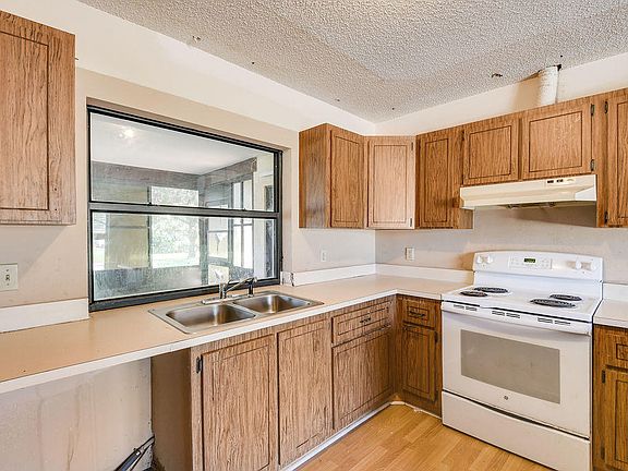 4th image of 1861 SW Burlington St
