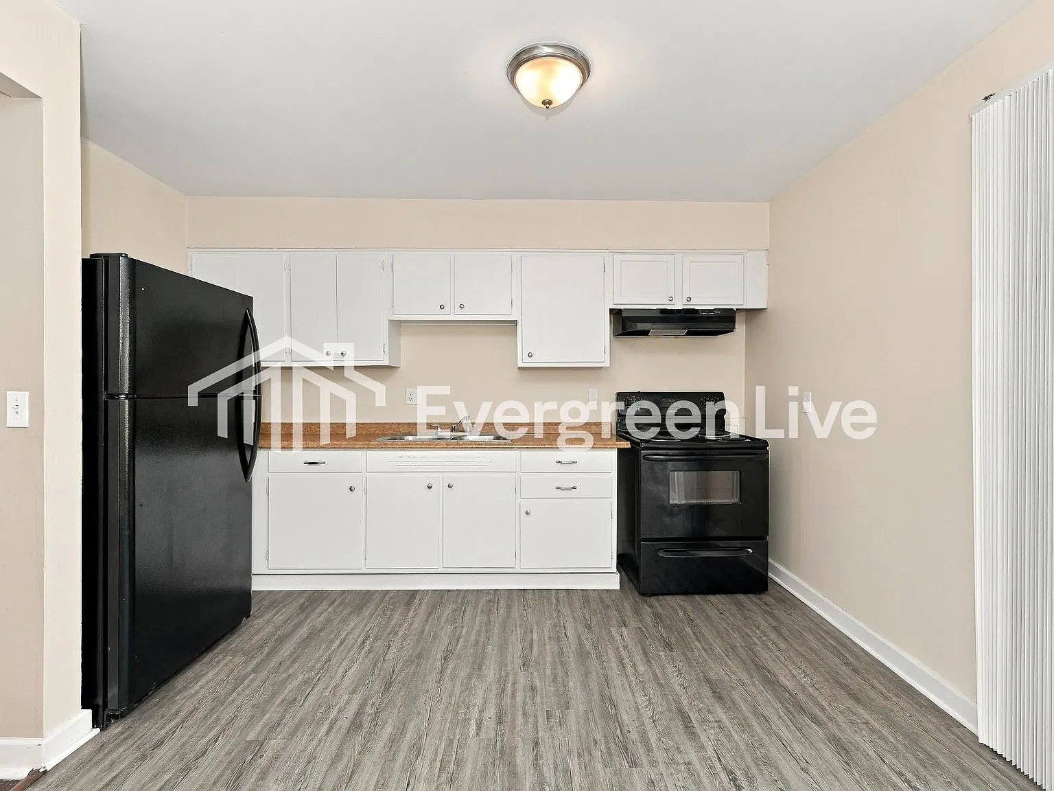 3 bed, 1.0 bath, 1026 sqft, $1,395 — Photo 2