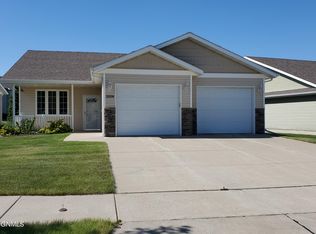 2004 Calgary Ave E, Bismarck, ND 58503