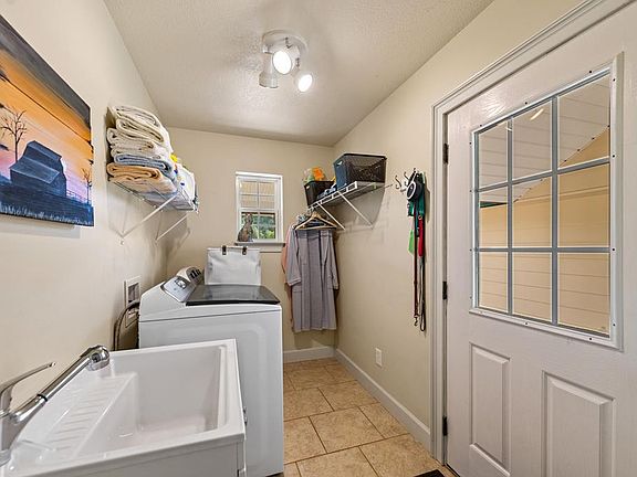 24th image of 270 Ausburn Rd