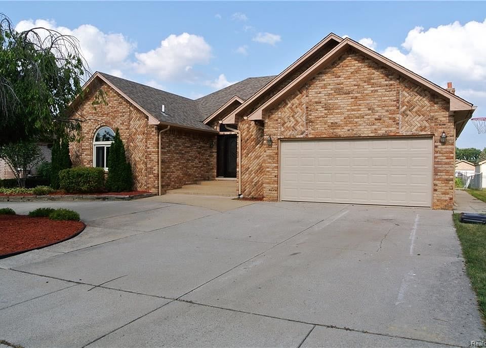1st image of 39730 Moriah Dr