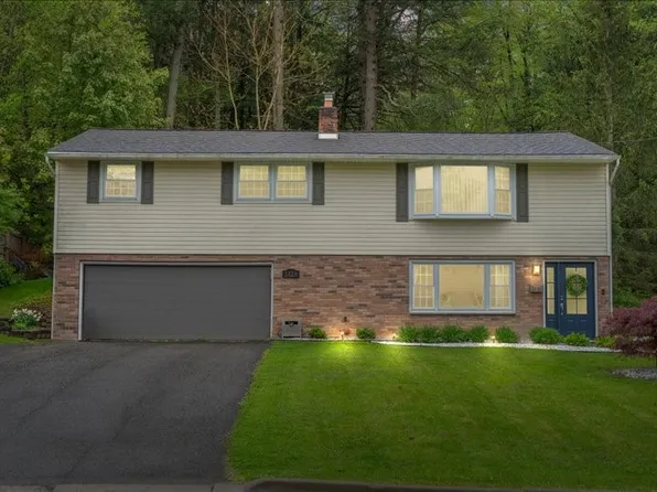 3828 Pembrooke Ln, Vestal, NY 13850