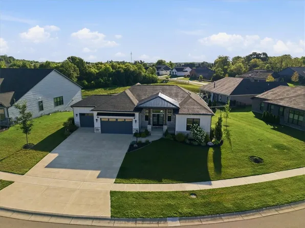 9338 Rochelle Ln, Centerville, OH 45458