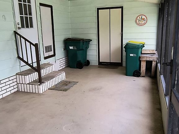 3rd image of 420 Sun Dance St