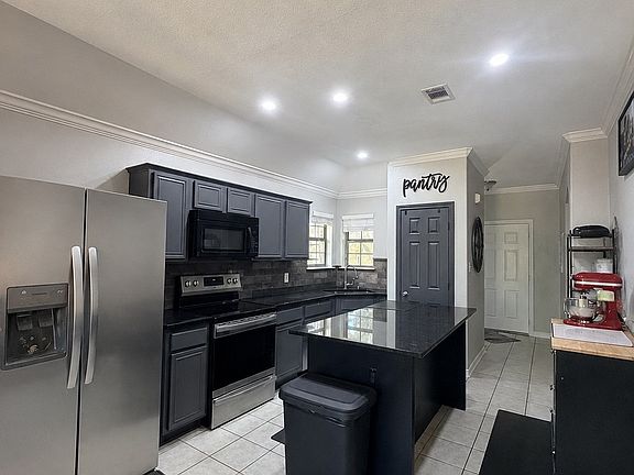 3rd image of 729 Stribling Cir