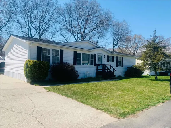 638 Fresh Pond Avenue, Calverton, NY 11933