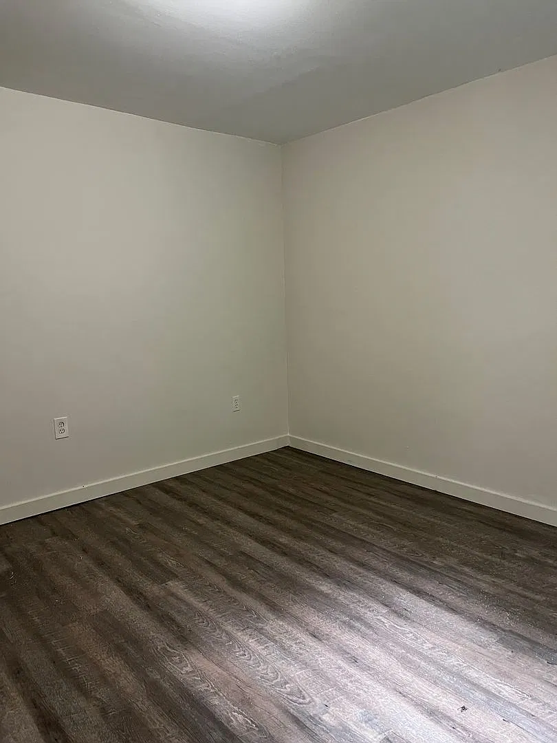 609 Hospital Way — Photo 2