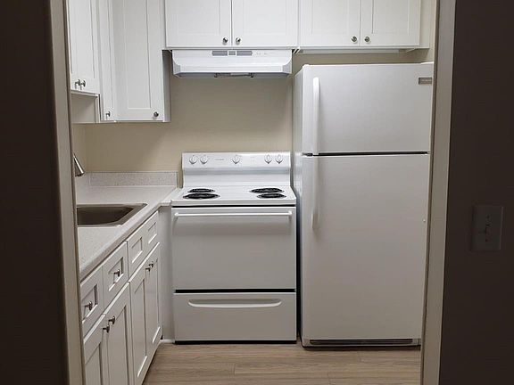 3rd image of 146 Canterbury #146