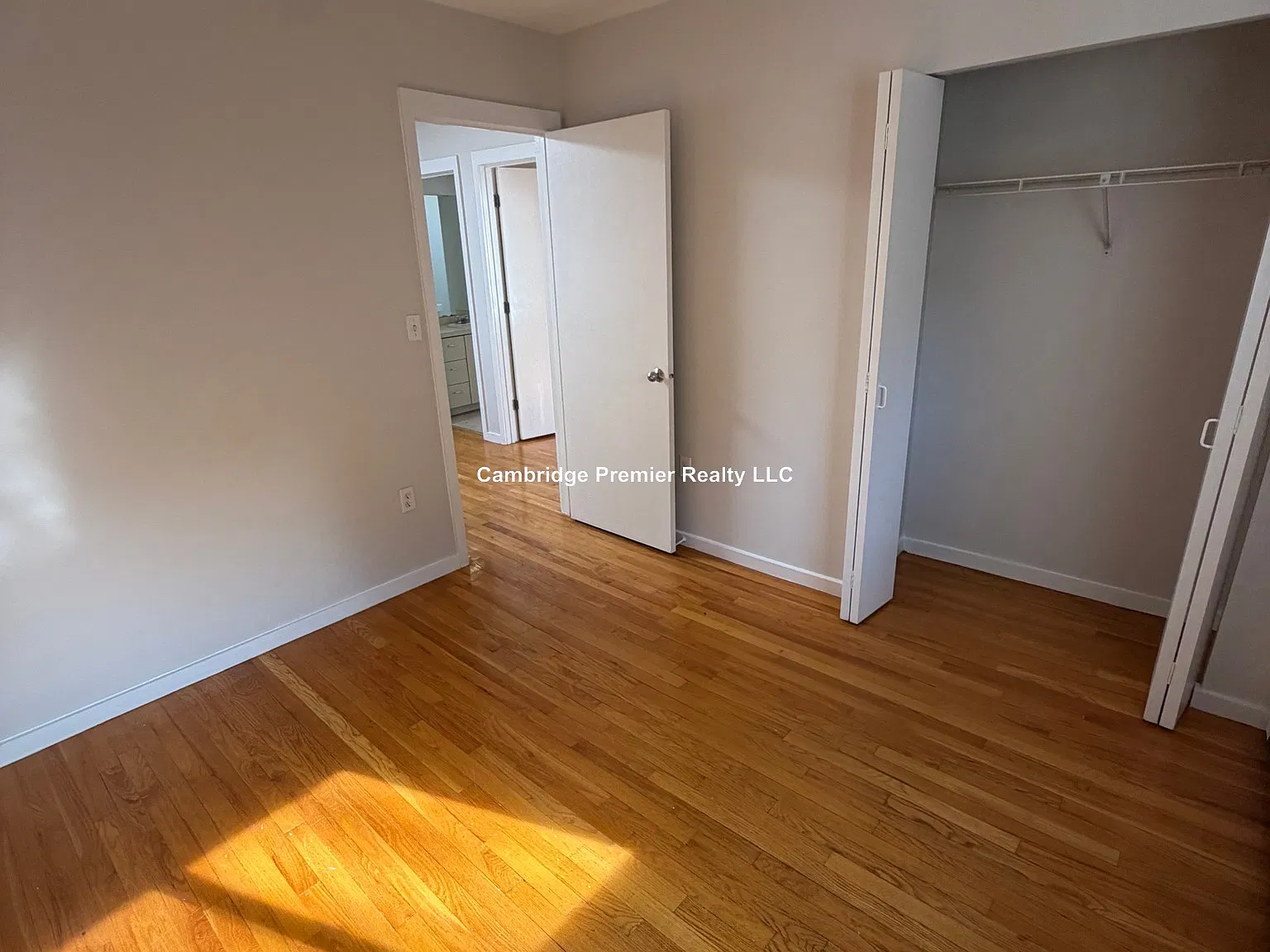 2 bed, 800 sqft, $3,974 — Photo 4