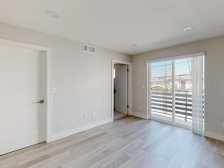953 N Mariposa Ave #2 — Photo 16