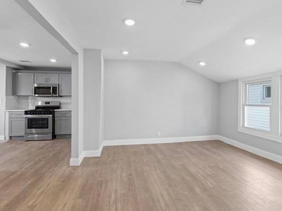 1st image of 336 Hoover Ave