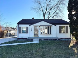 17204 Park Ln, Fraser, MI 48026