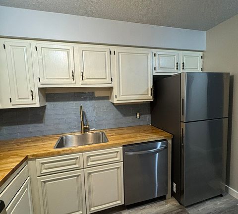 2nd image of 209 N Ford St #9