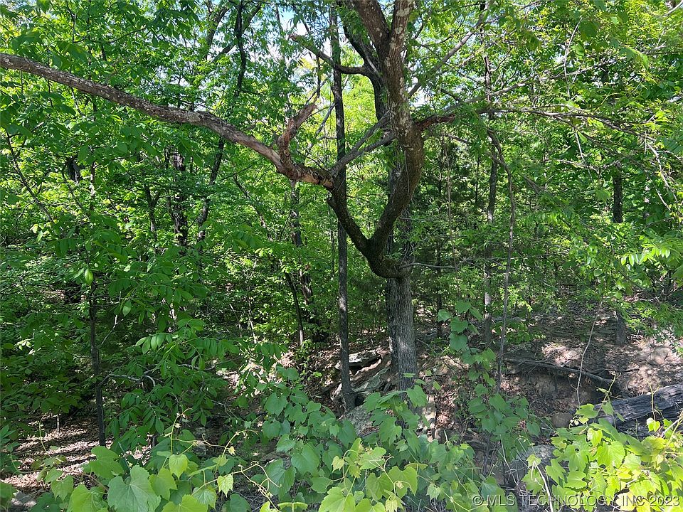 2nd image of 8 Tall Oaks Rd