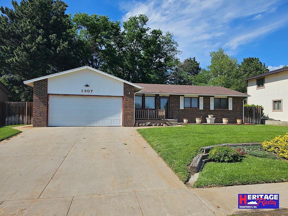1307 E Fair St, Garden City, KS 67846 Zillow