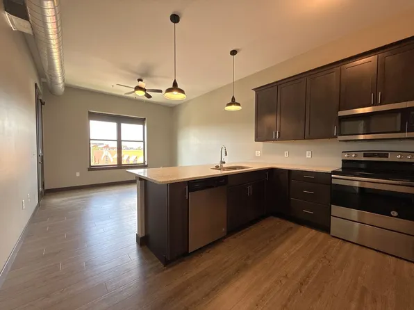 329 12th Ave SE APT 308, Cedar Rapids, IA 52401
