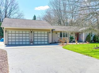253 Straub Rd, Rochester, NY 14626