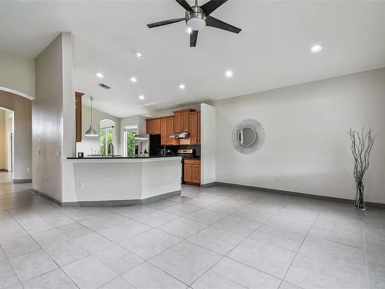 8208 Pinewood Run Ct — Photo 16