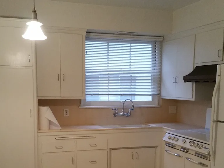 1124 N Louise St #F — Photo 8