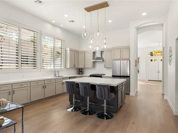 2032 Scarlet Rose Dr, Las Vegas, NV 89134