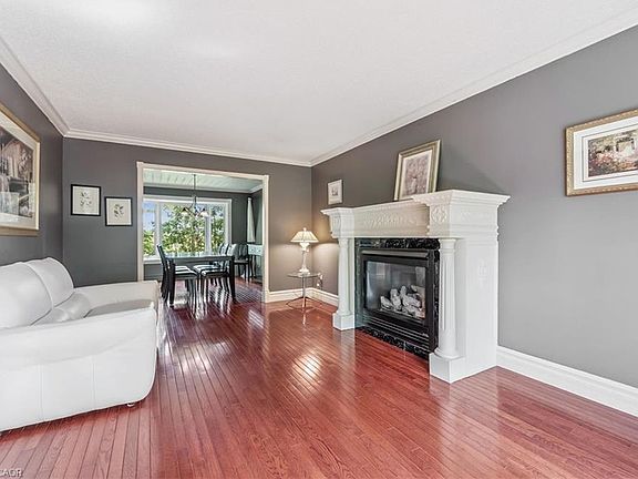 3rd image of 21 Tinatawa Ct