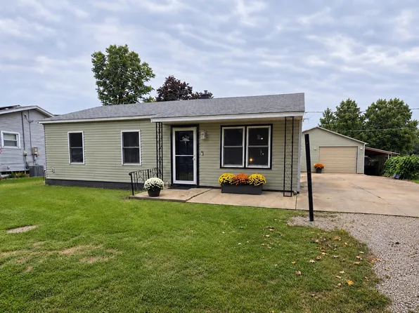 808 Tomahawk Dr, Ottawa, IL 61350